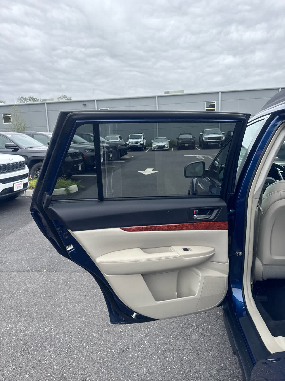 2011 Subaru Outback 2.5i Limited Pwr Moon