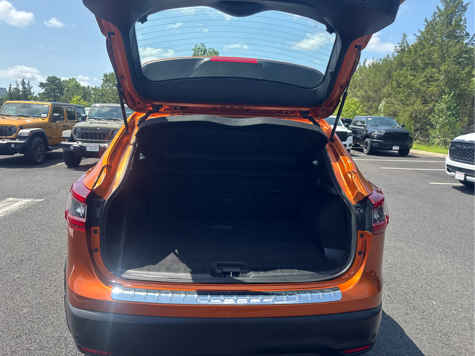 2022 Nissan Rogue Sport SV