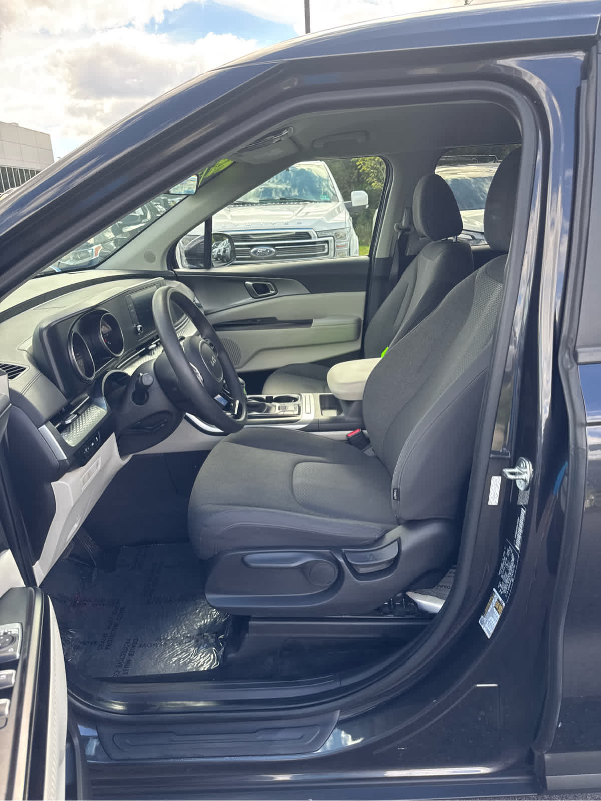 2024 Kia Carnival LX