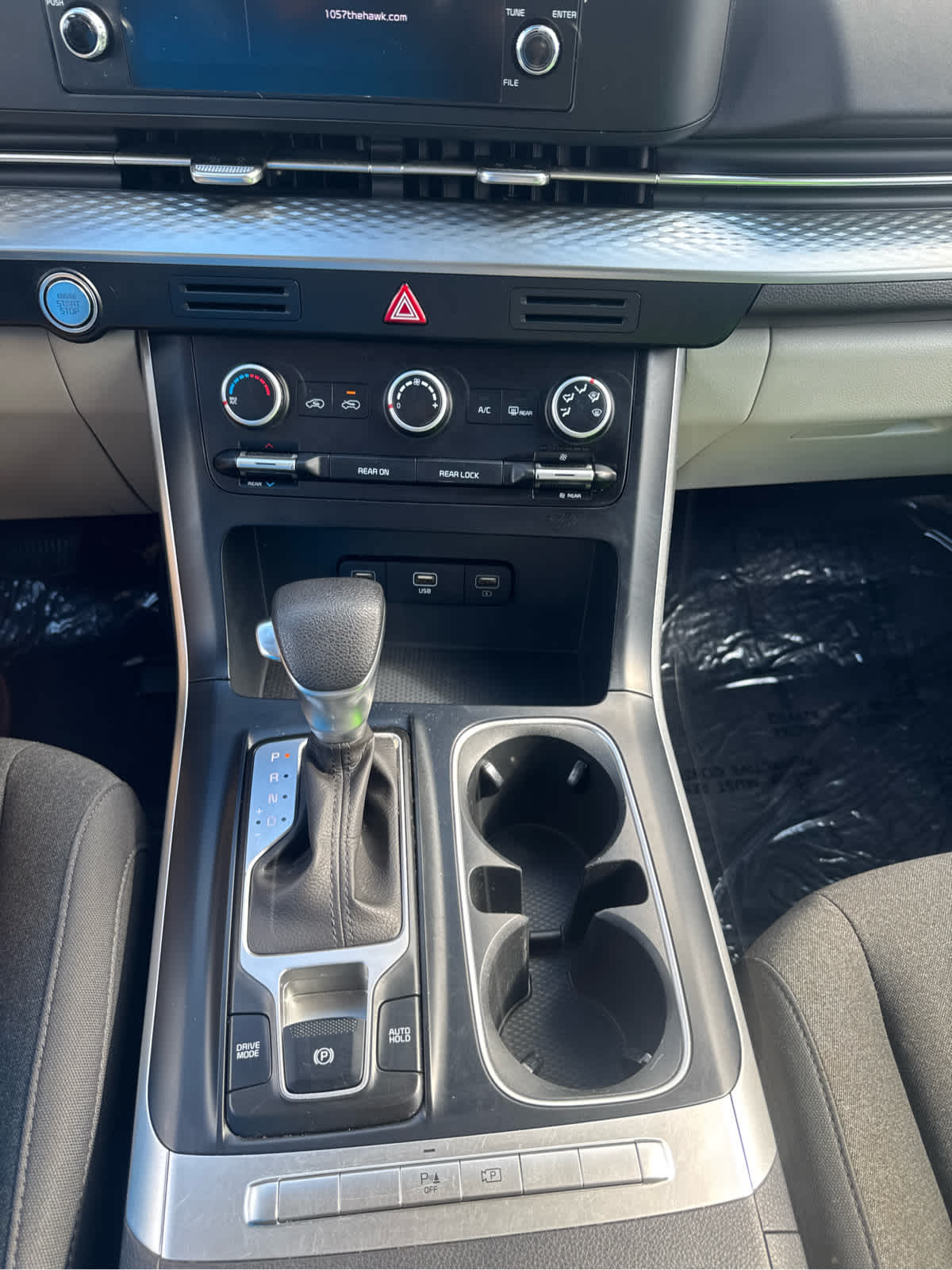 2024 Kia Carnival LX