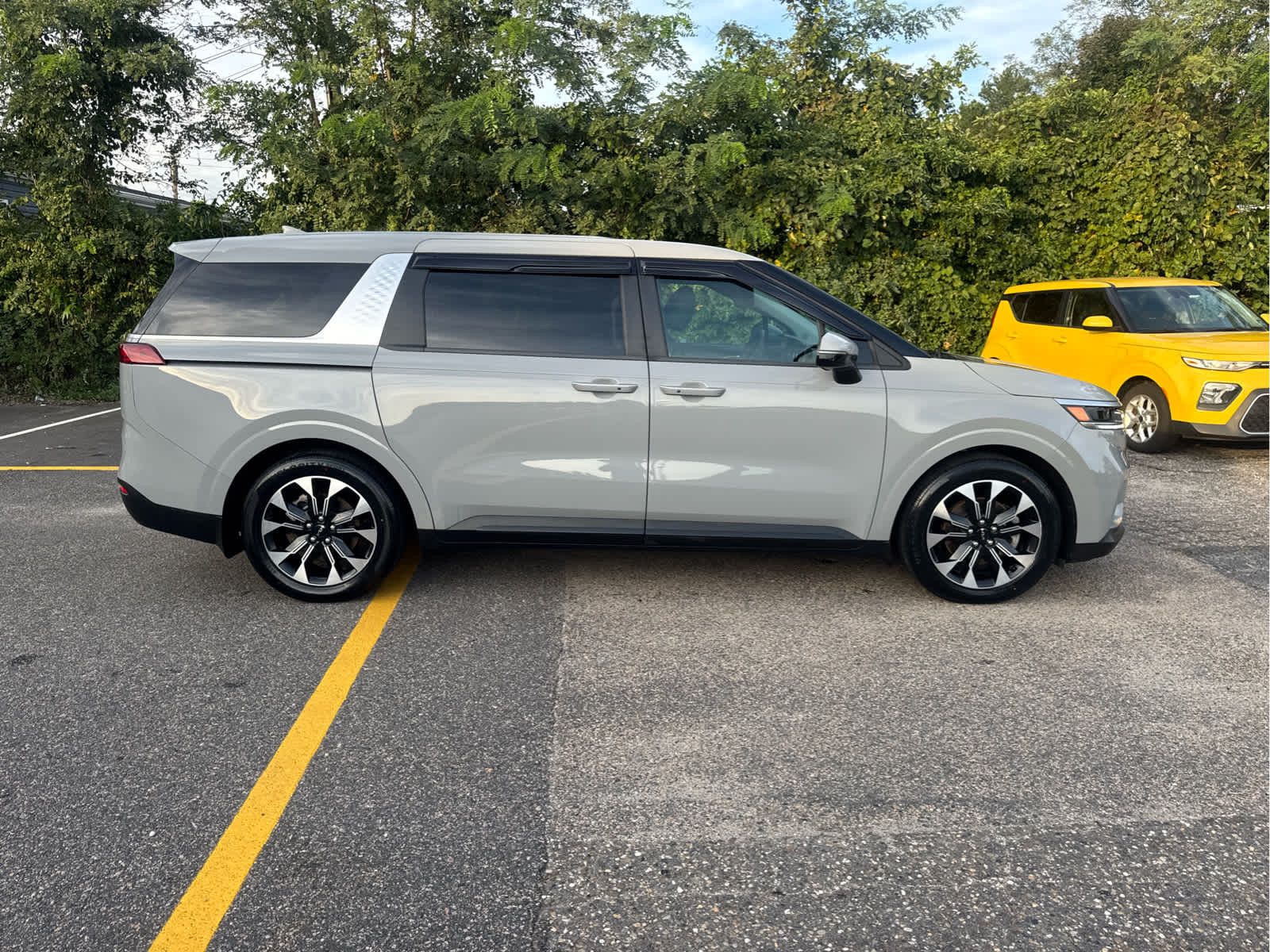 2024 Kia Carnival EX