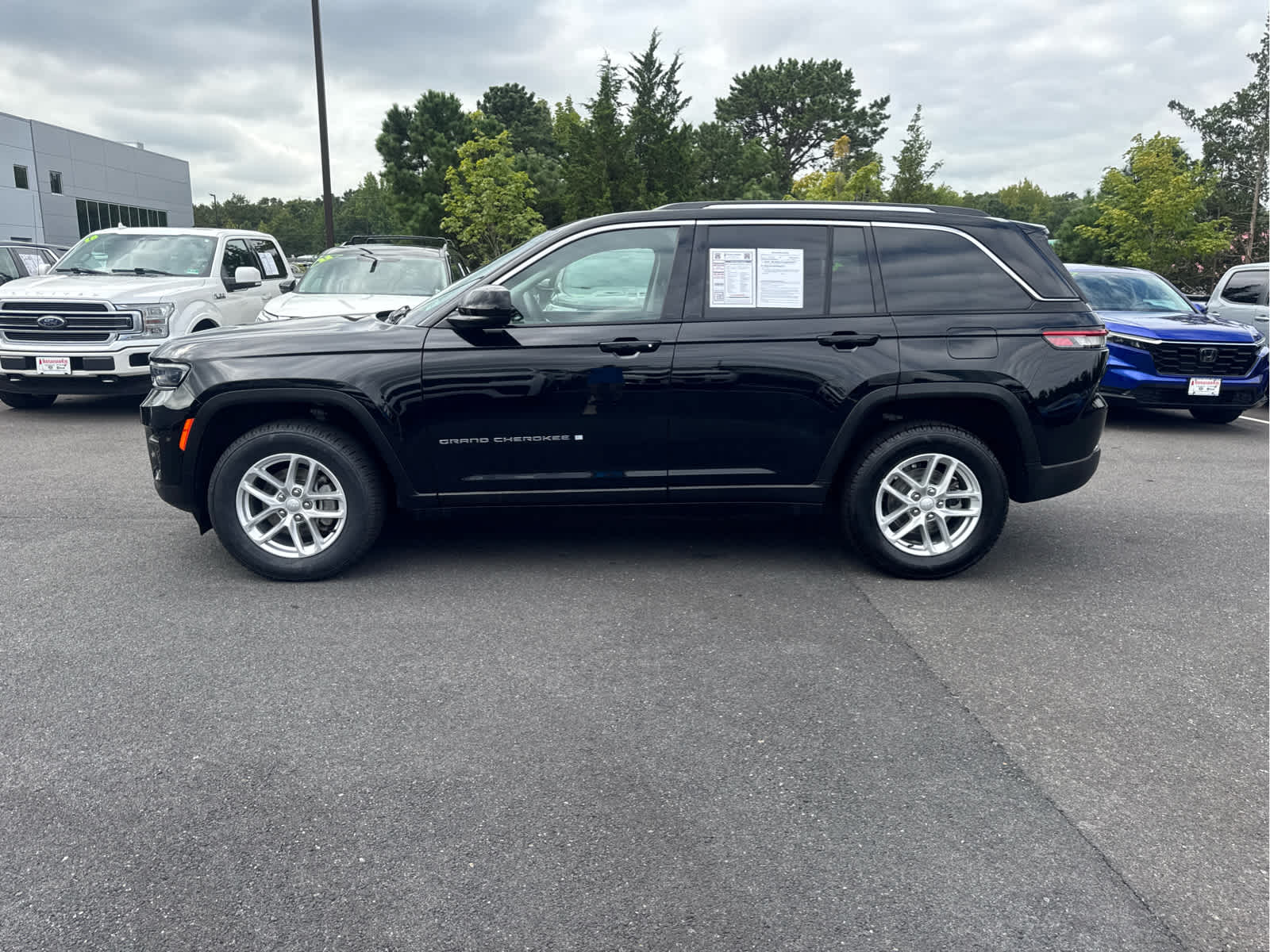 2023 Jeep Grand Cherokee Laredo X