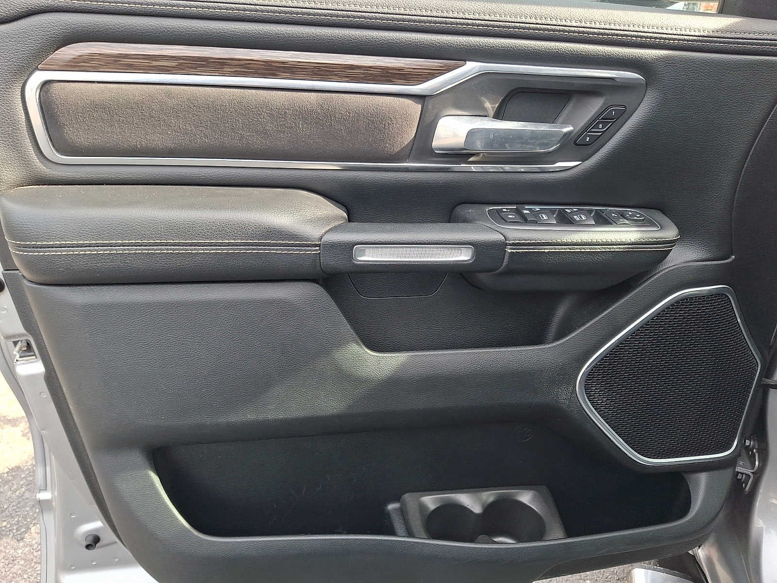 2019 RAM 1500 Laramie Crew Cab 4x4 5'7" Box