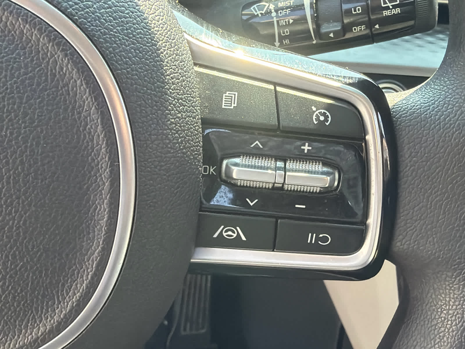 2024 Kia Carnival MPV LX